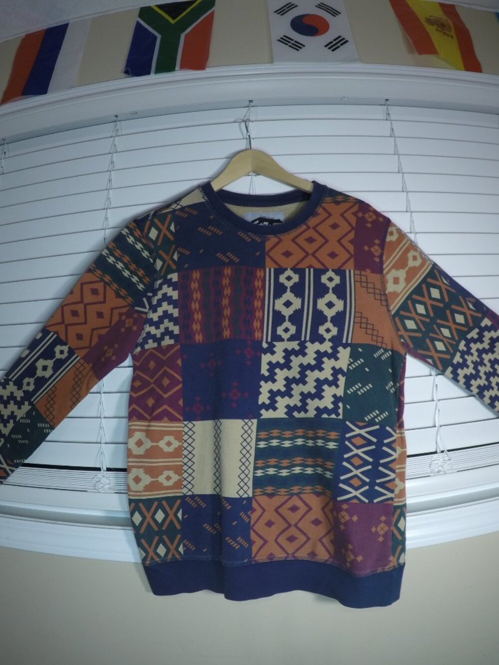 Character Hero Aztec Patchwork Crewneck Sweatshirt M